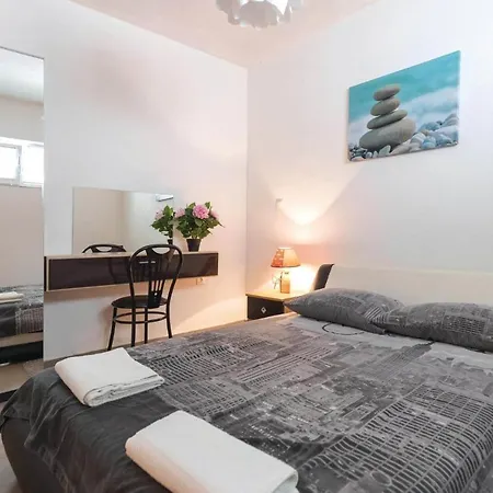 Awesome In With Kitchen Apartman